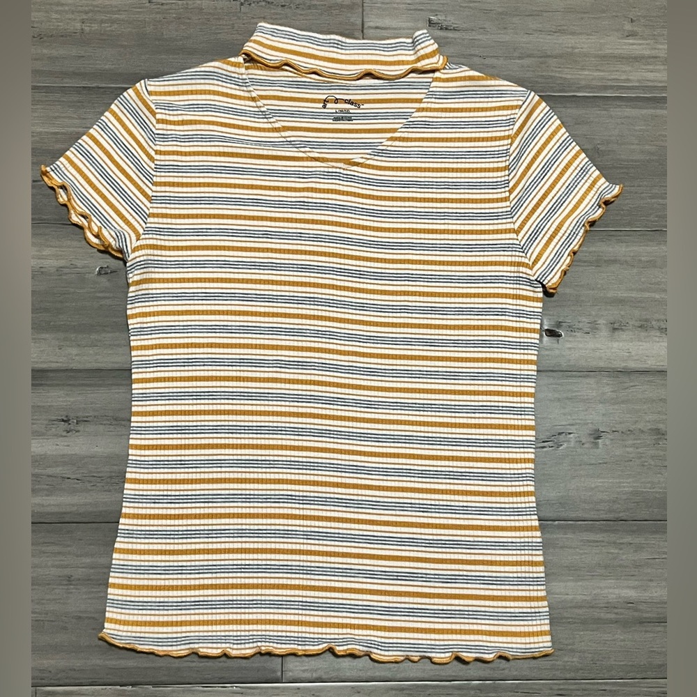 Girls stripped cut out ribbed shirt